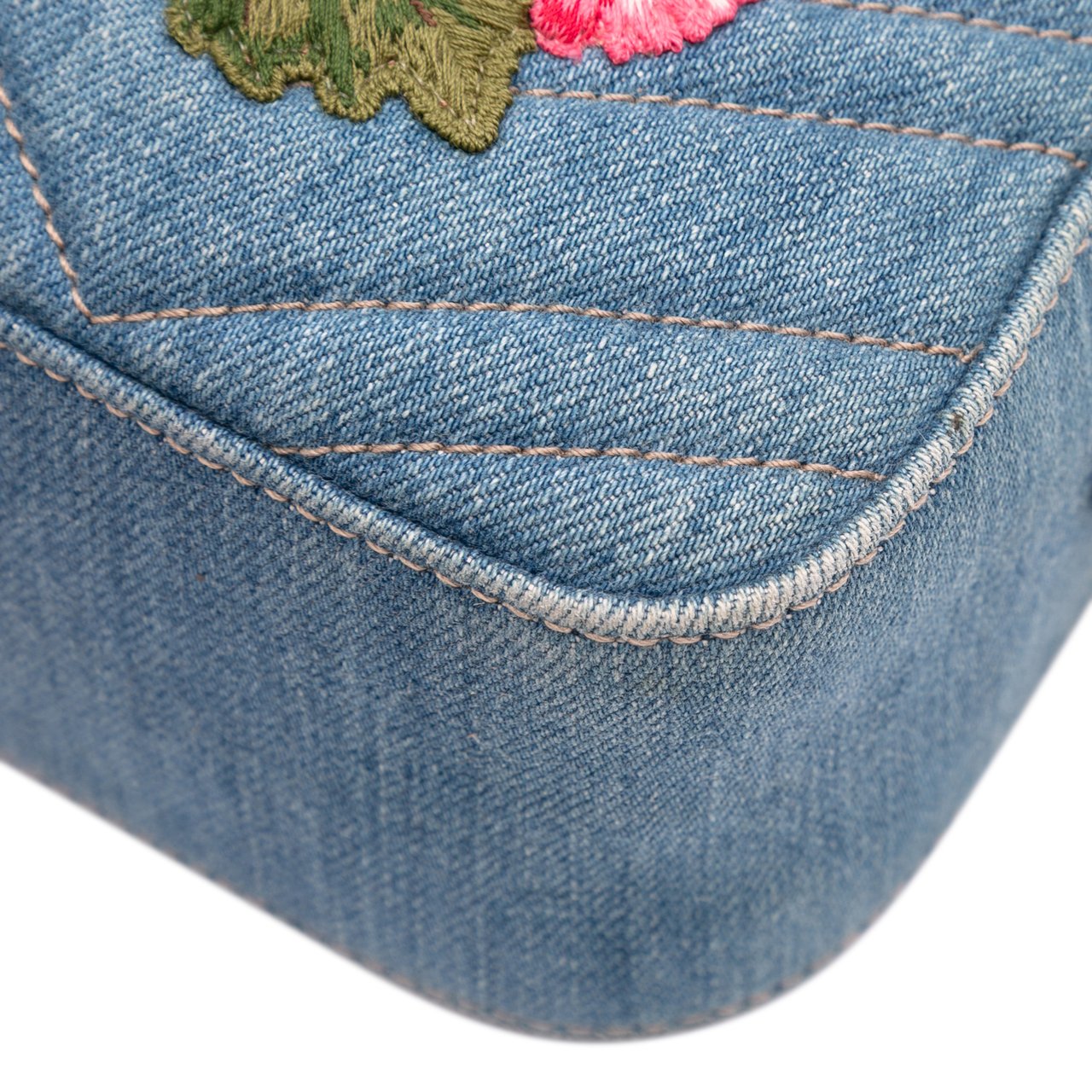 Gucci Small GG Marmont Embroidered Matelasse Denim Crossbody Blauw