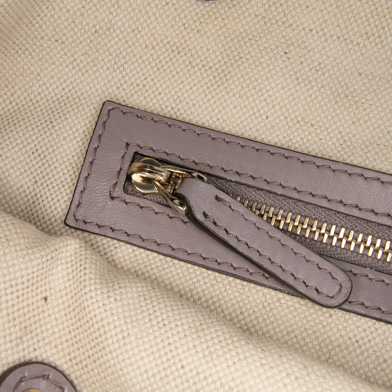 Gucci Medium Microguccissima Craft Tote Paars