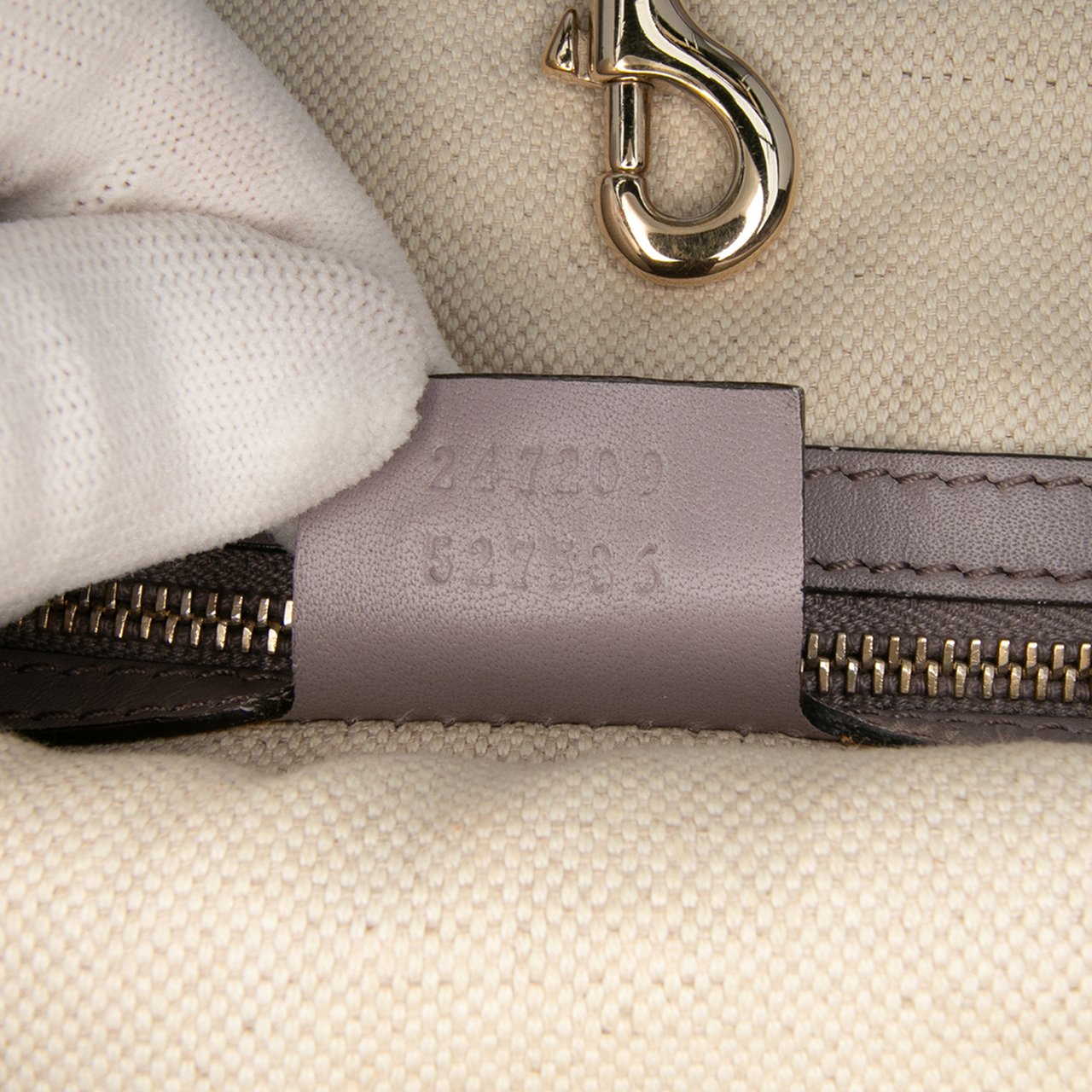 Gucci Medium Microguccissima Craft Tote Paars