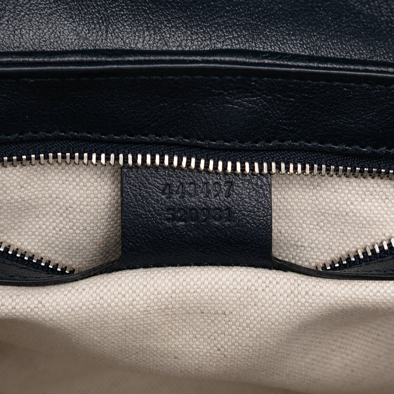 Gucci Medium GG Marmont Matelasse Diagonal GG Canvas Shoulder Bag Roze