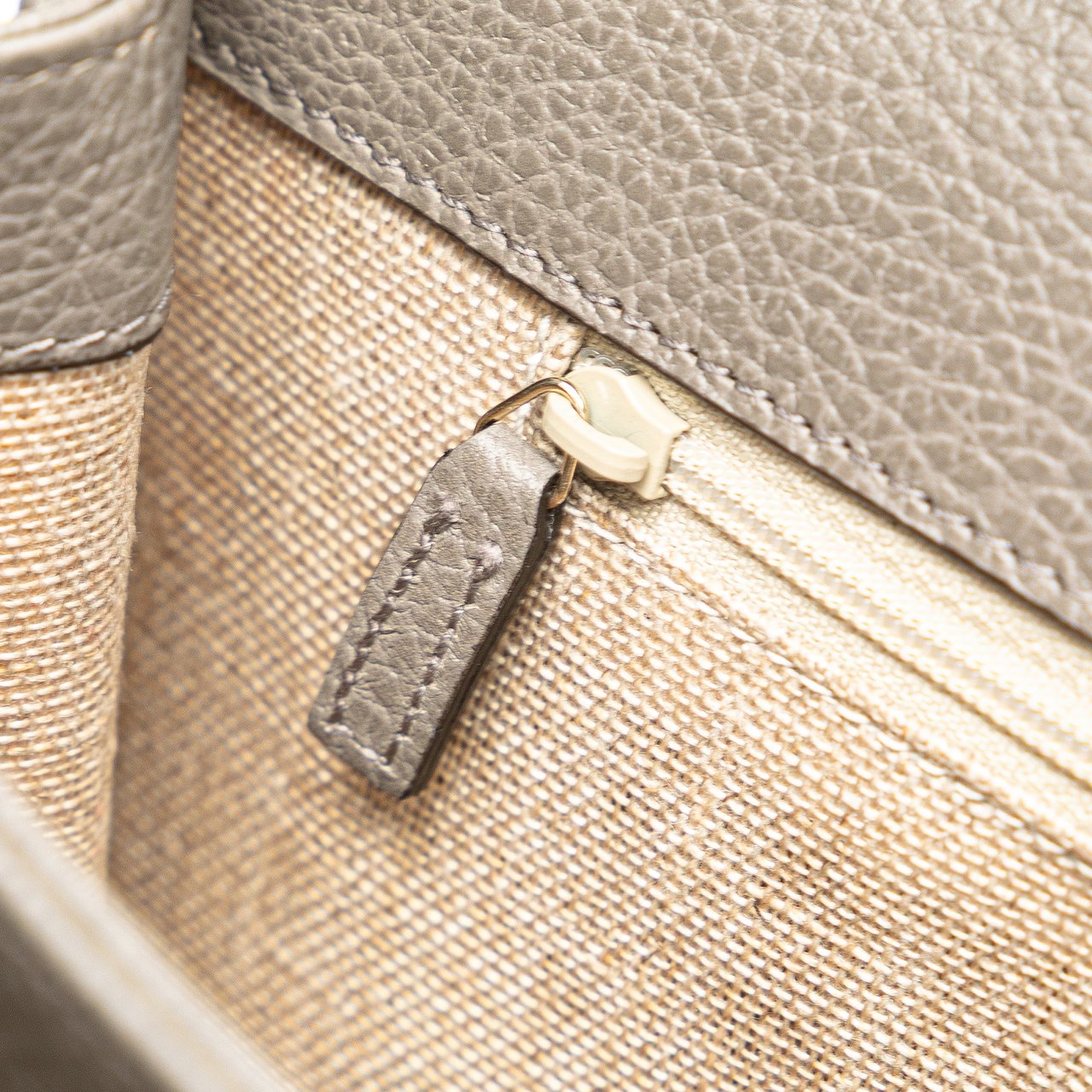 Gucci Medium Dollar Calfskin Interlocking G Crossbody Grijs