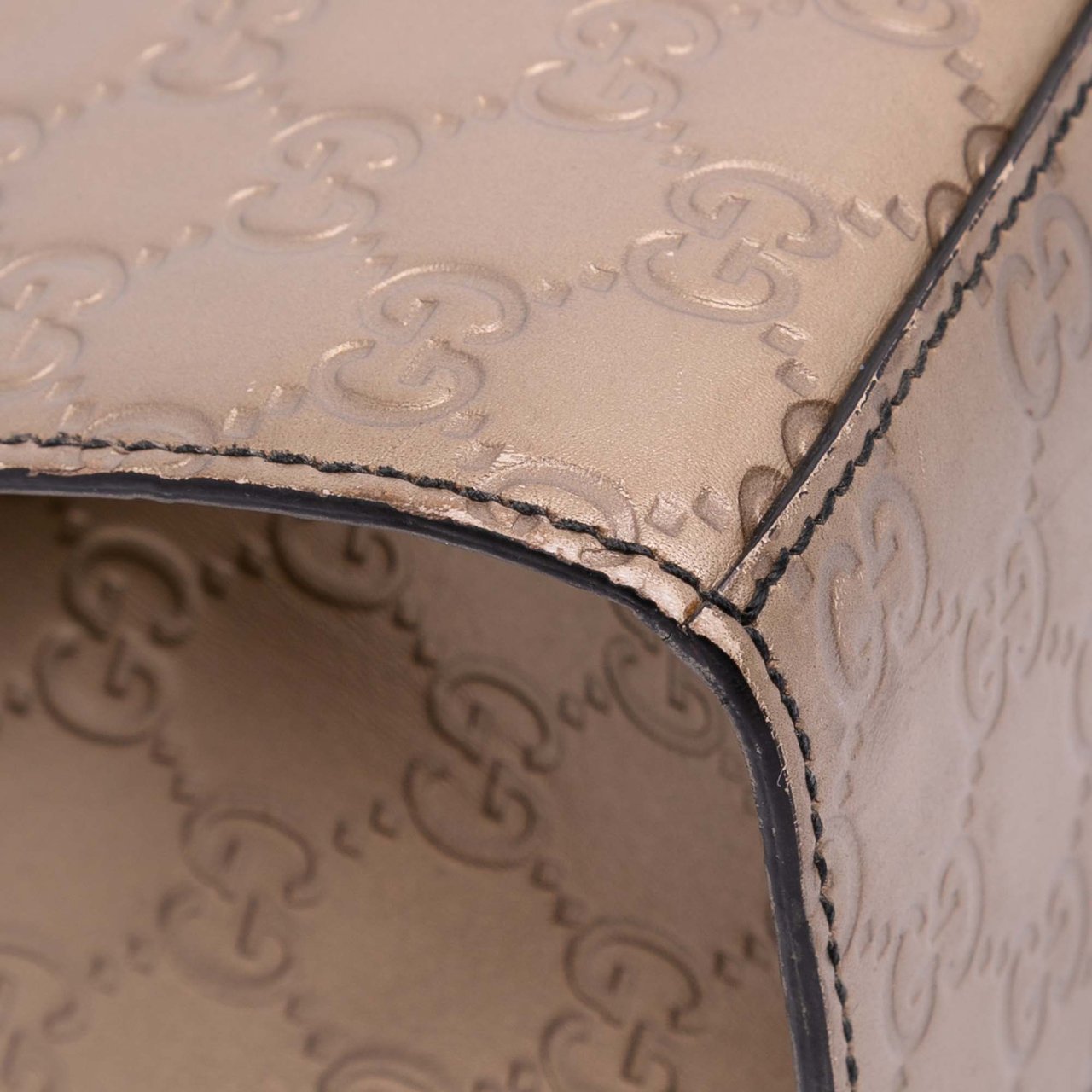 Gucci Large Guccissima Emily Shoulder Bag Goud