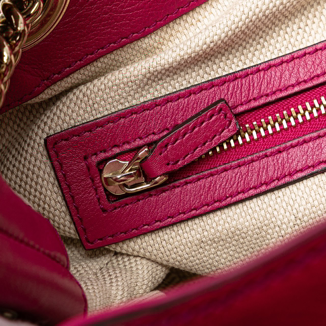 Gucci Medium Patent Soho Chain Tote Roze