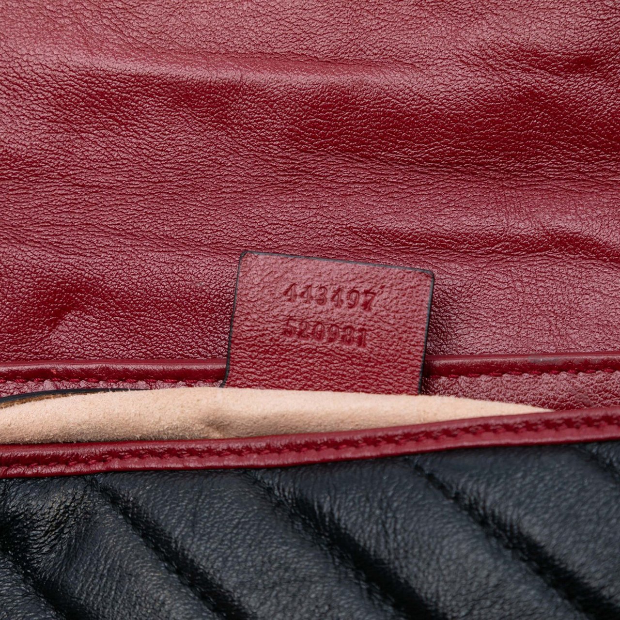 Gucci Medium GG Marmont Matelasse Diagonal Leather Torchon Shoulder Bag Zwart