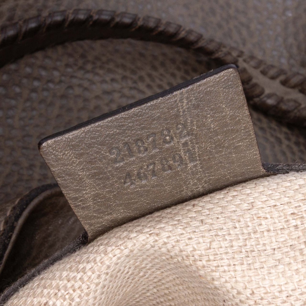 Gucci Medium Grained Calfskin Charlotte Hobo Grijs