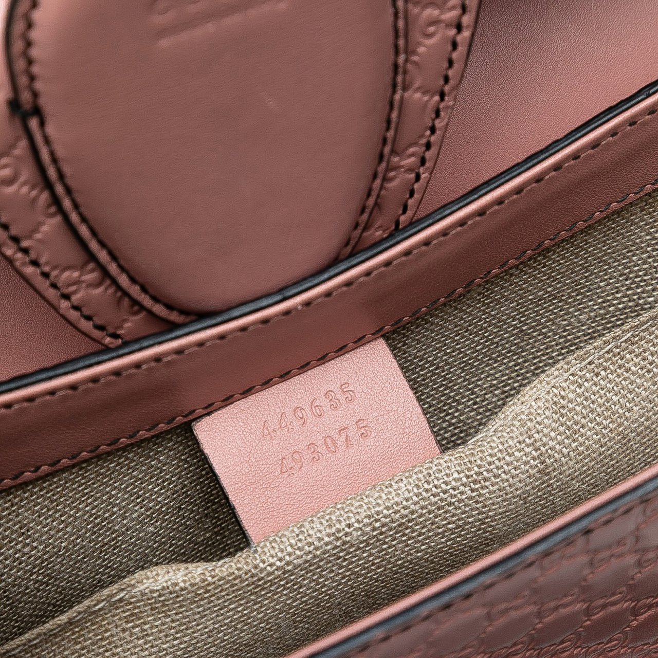 Gucci Medium Microguccissima Emily Shoulder Bag Roze