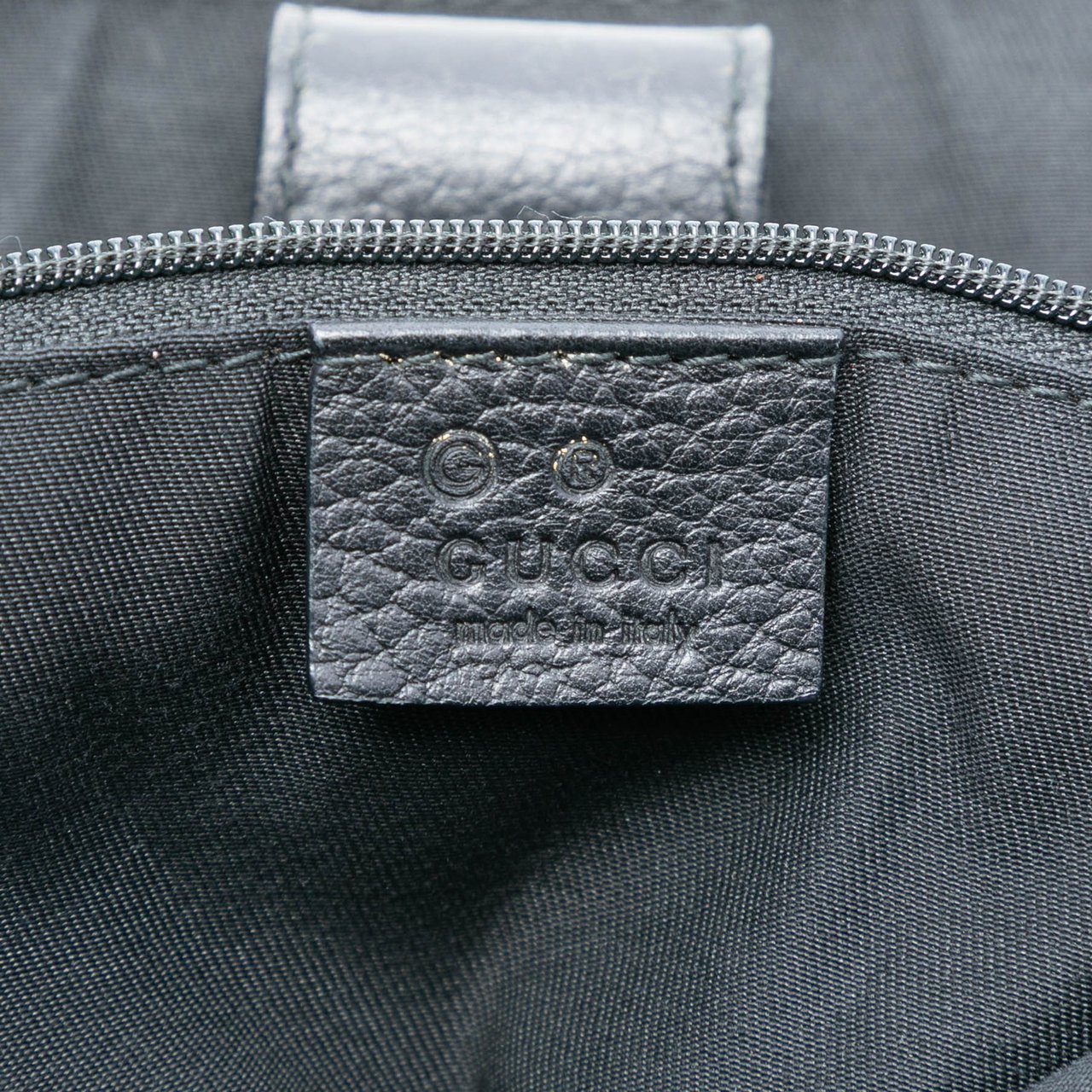 Gucci GG Denim Abbey D Ring Convertible Tote Zwart