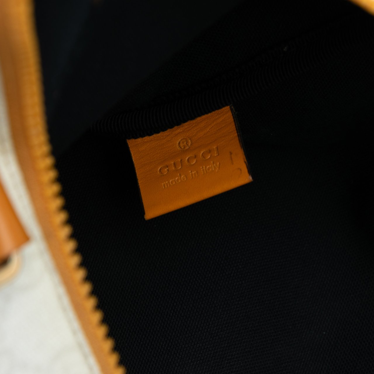 Gucci GG Supreme Heritage Logo Flat Zip Tote Wit