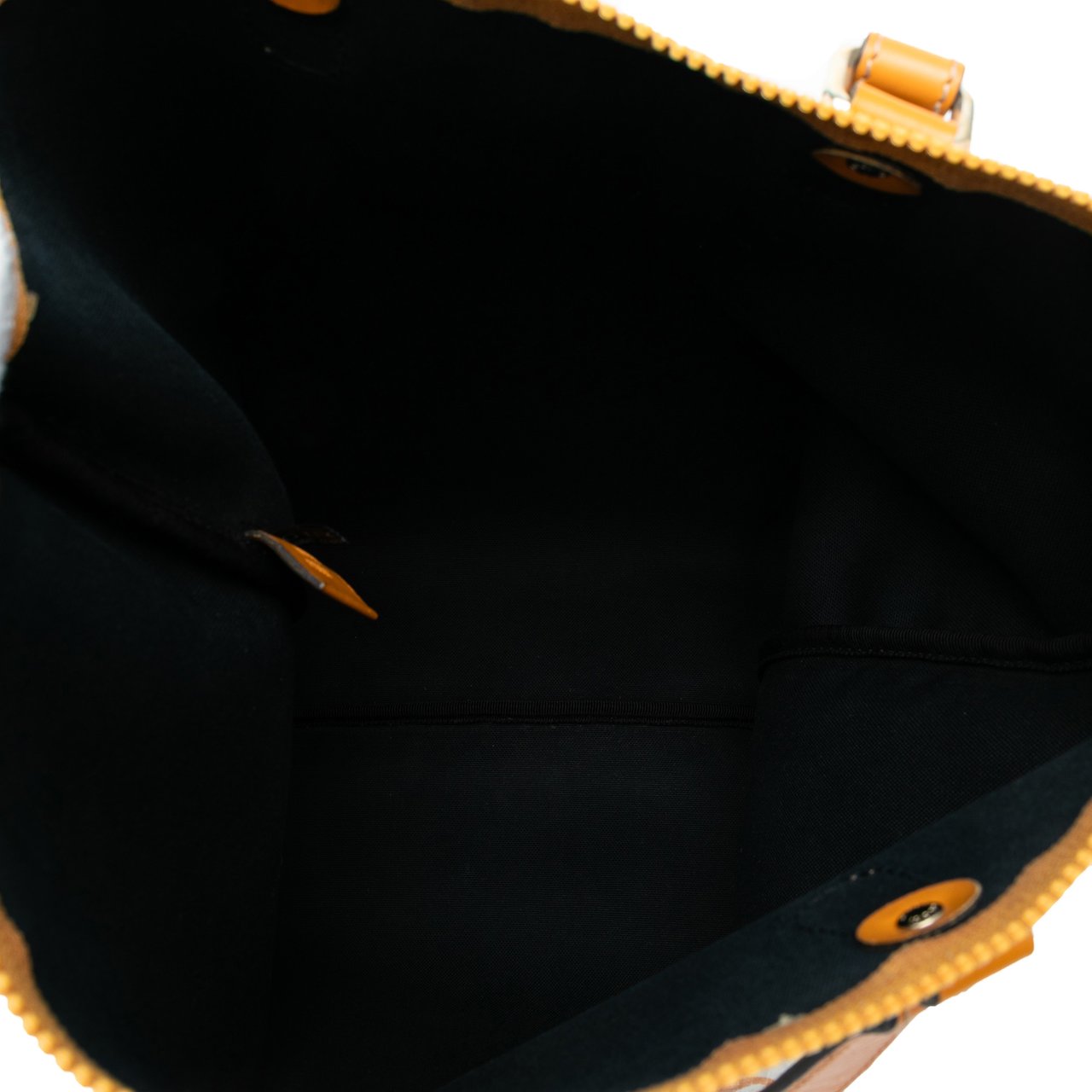 Gucci GG Supreme Heritage Logo Flat Zip Tote Wit