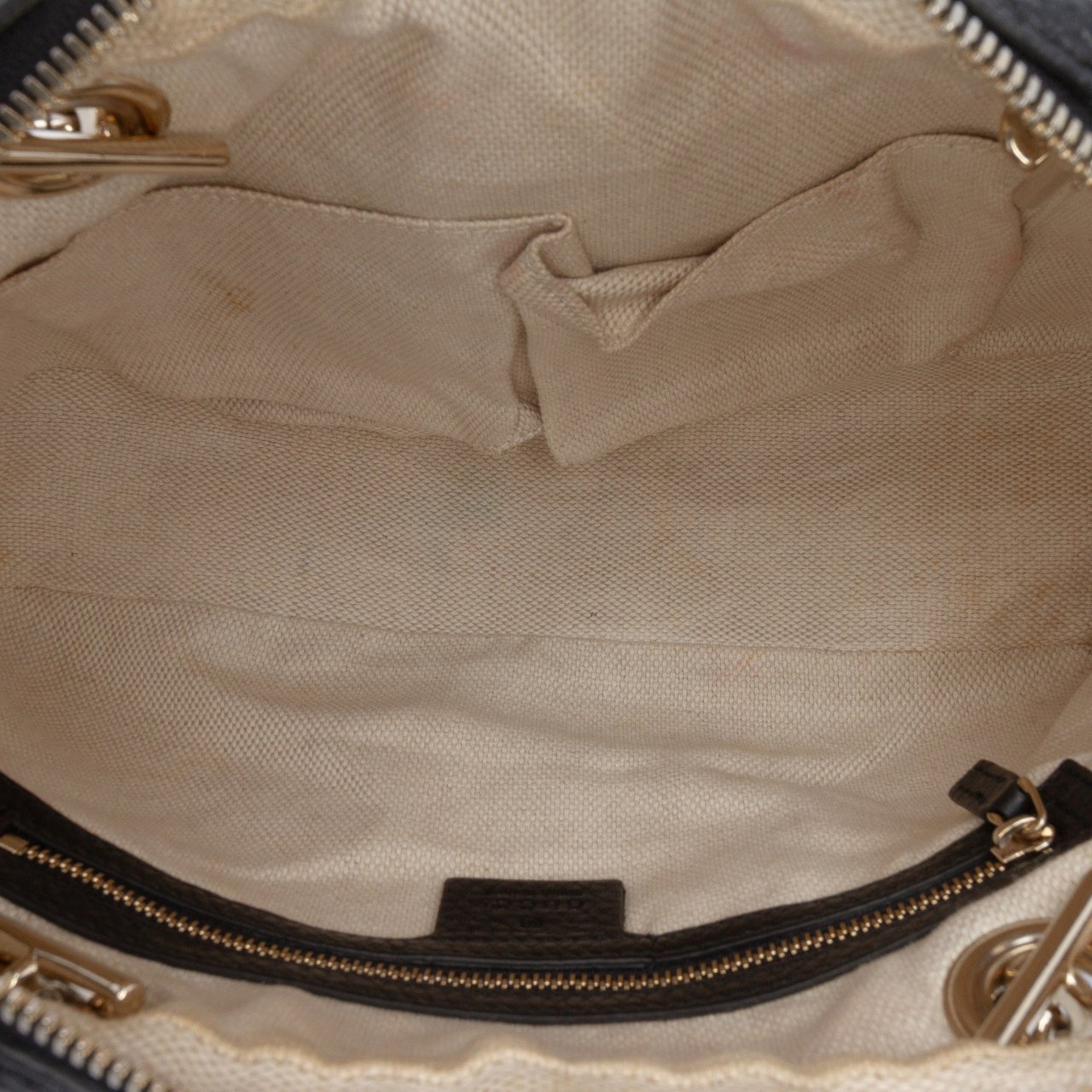 Gucci Pebbled Leather Soho Chain Zip Shoulder Bag Zwart