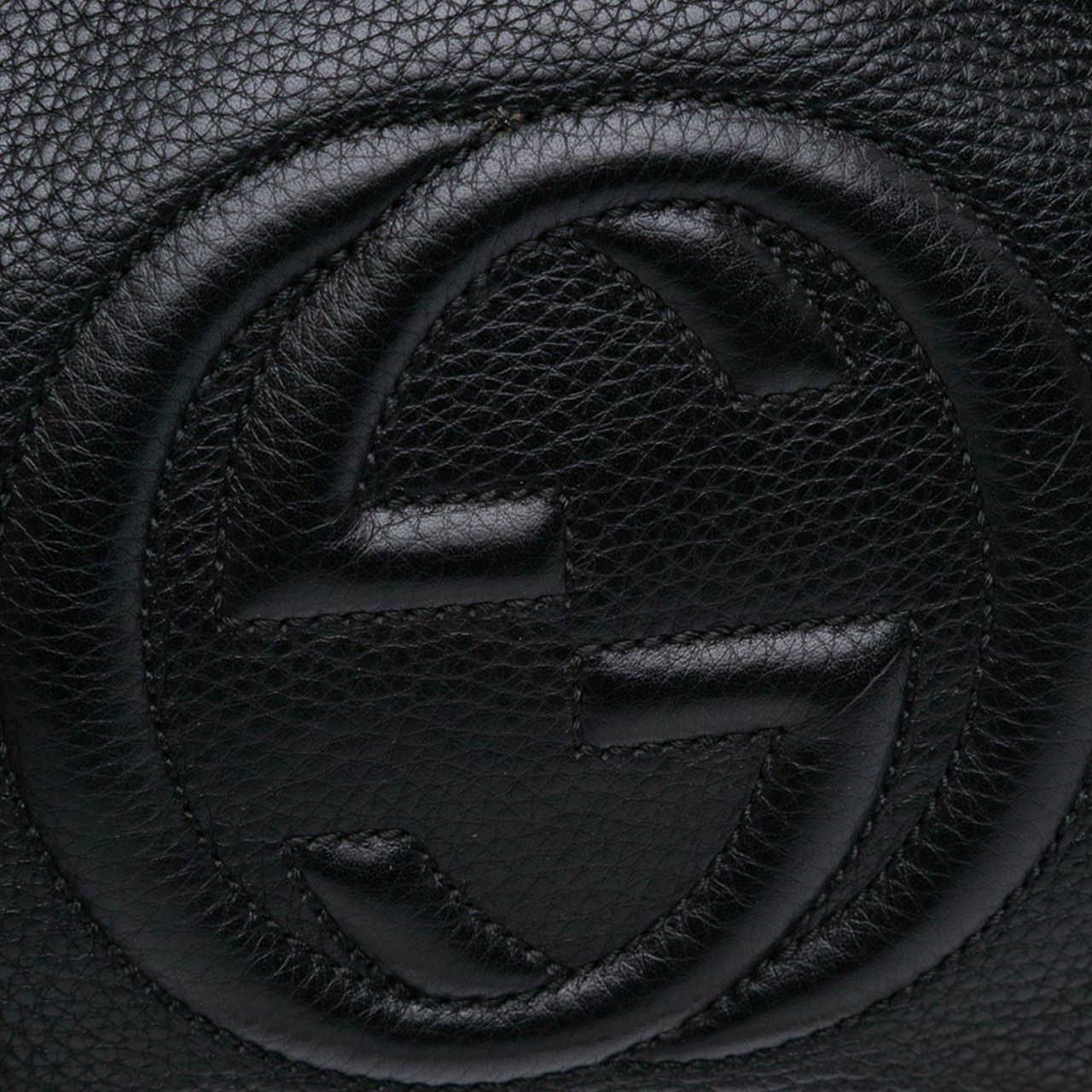 Gucci Pebbled Leather Soho Chain Zip Shoulder Bag Zwart