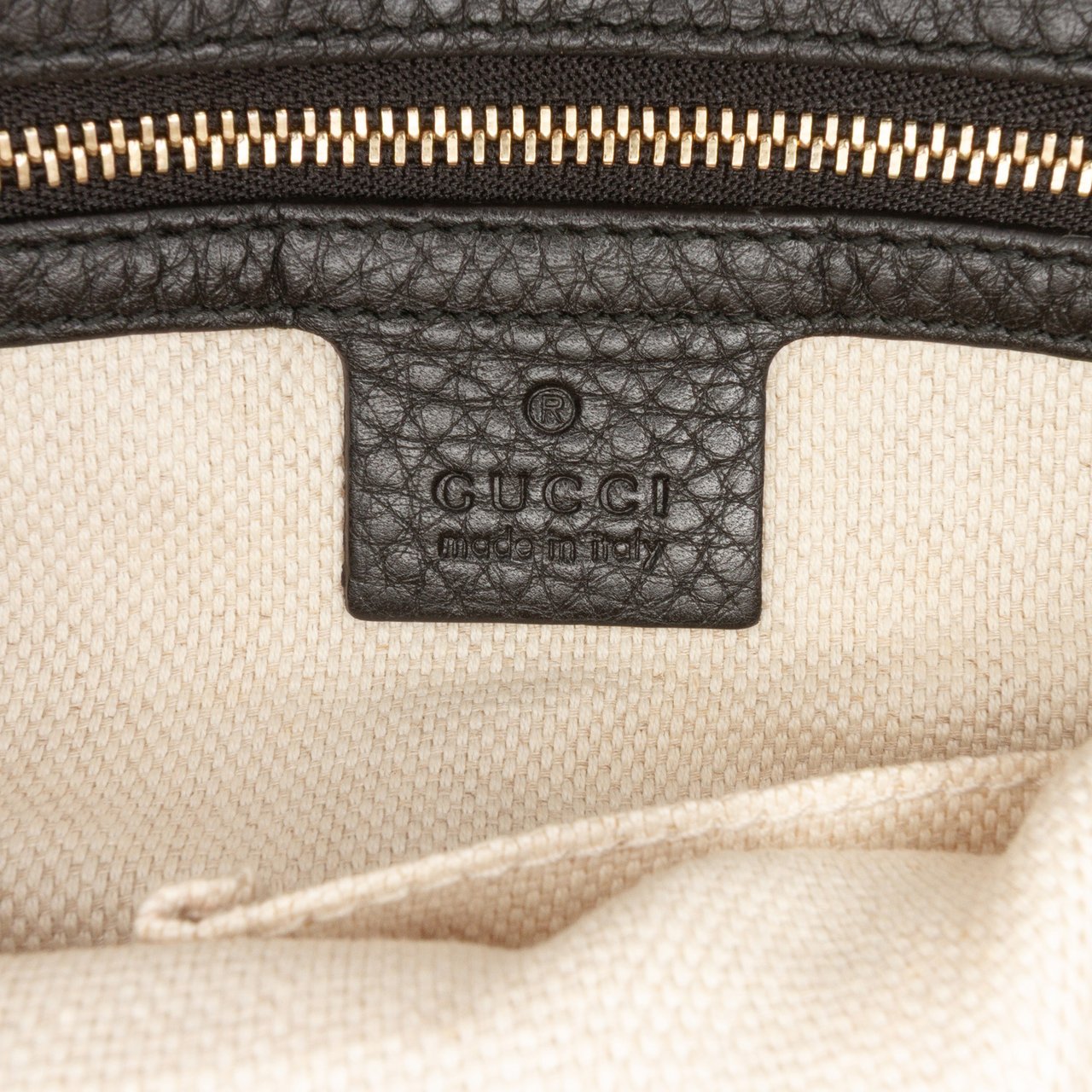 Gucci Pebbled Leather Soho Chain Zip Shoulder Bag Zwart