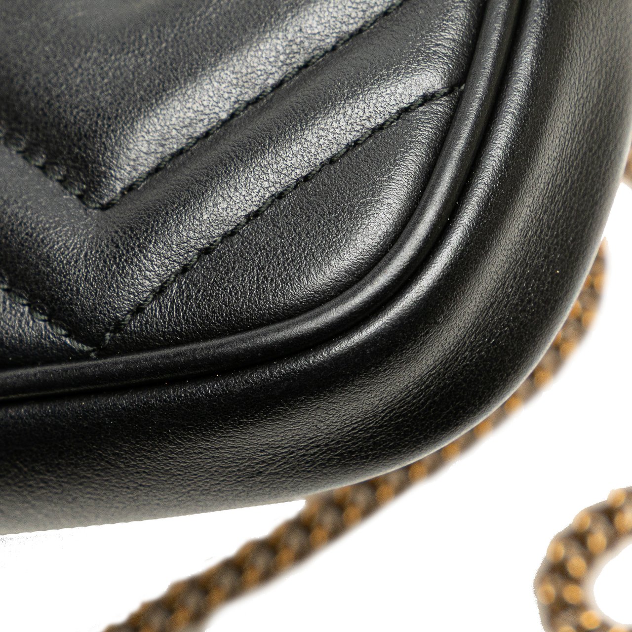 Gucci Mini GG Marmont Matelasse Leather Camera Crossbody Zwart