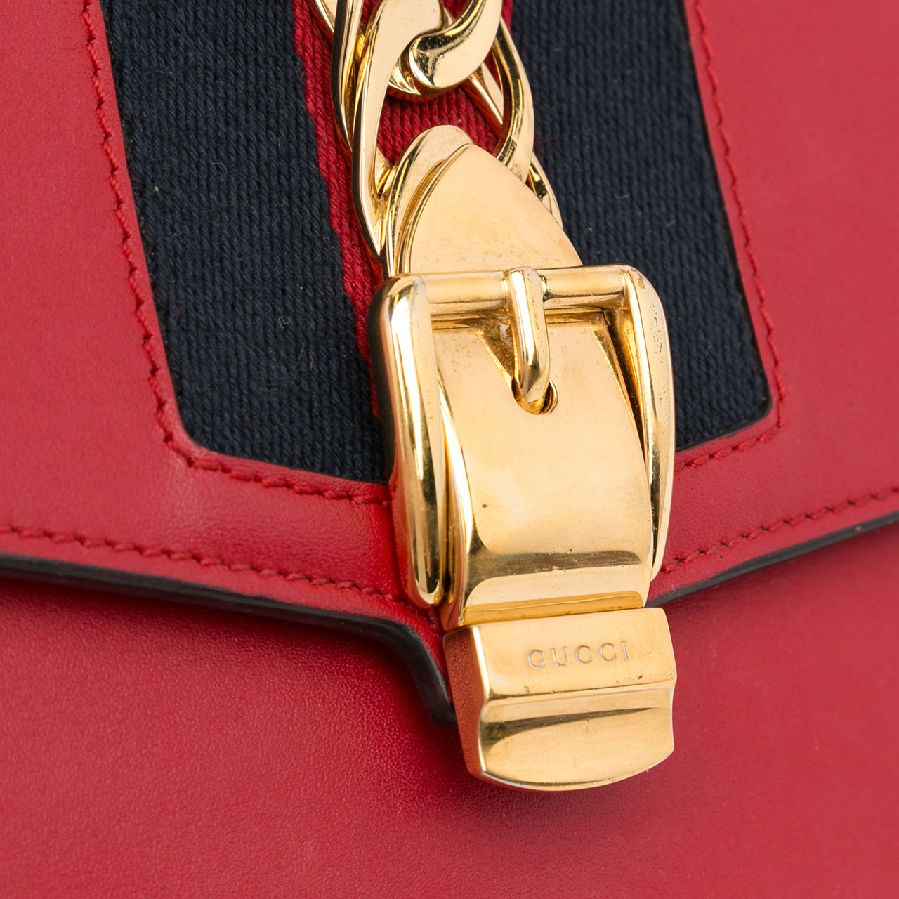 Gucci Super Mini Sylvie Chain Bag Rood