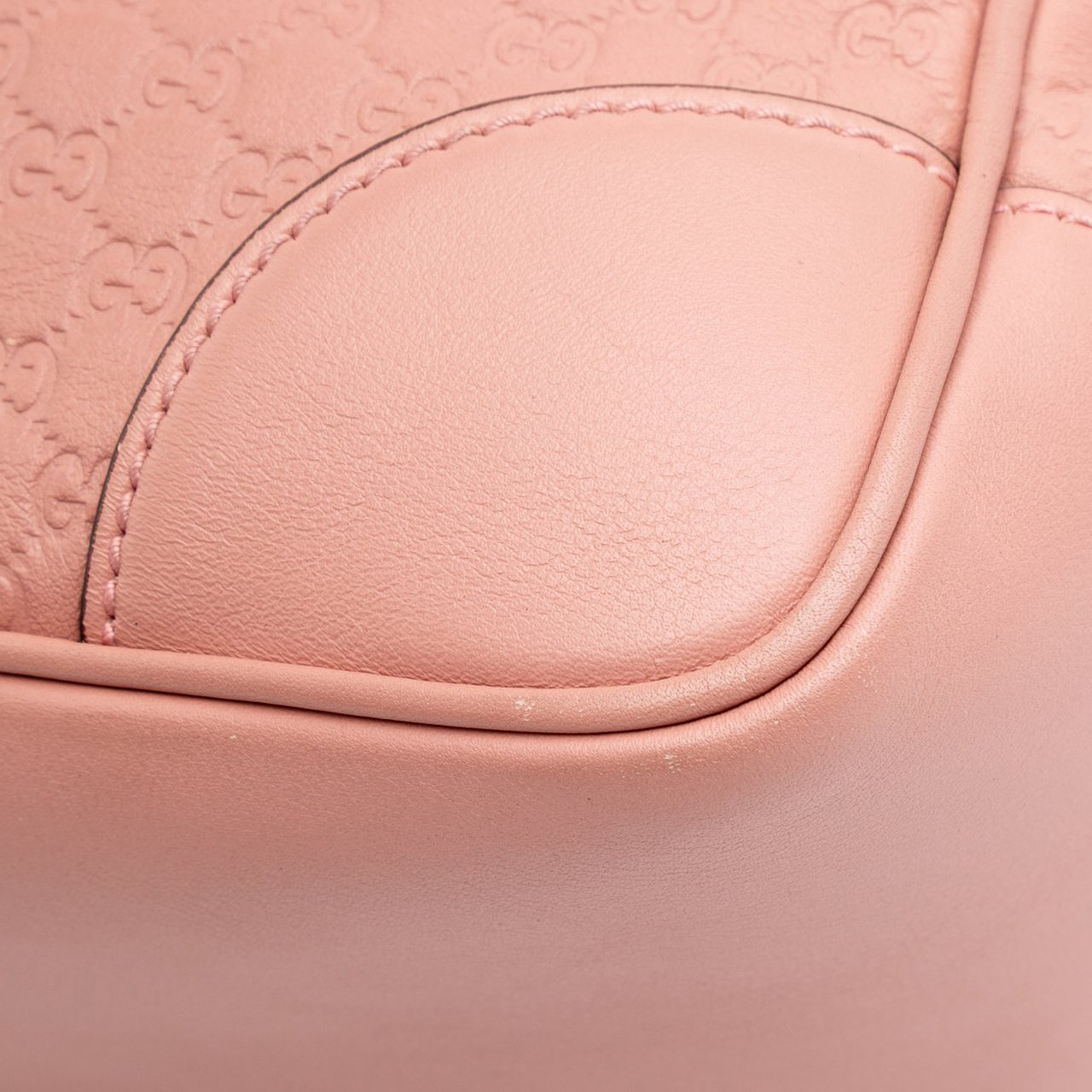 Gucci Small Microguccissima Bree Satchel Roze