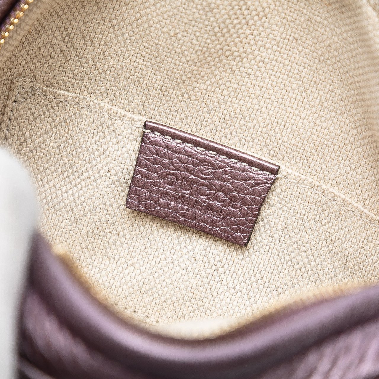 Gucci Mini Metallic Pebbled Calfskin Soho Chain Crossbody Paars