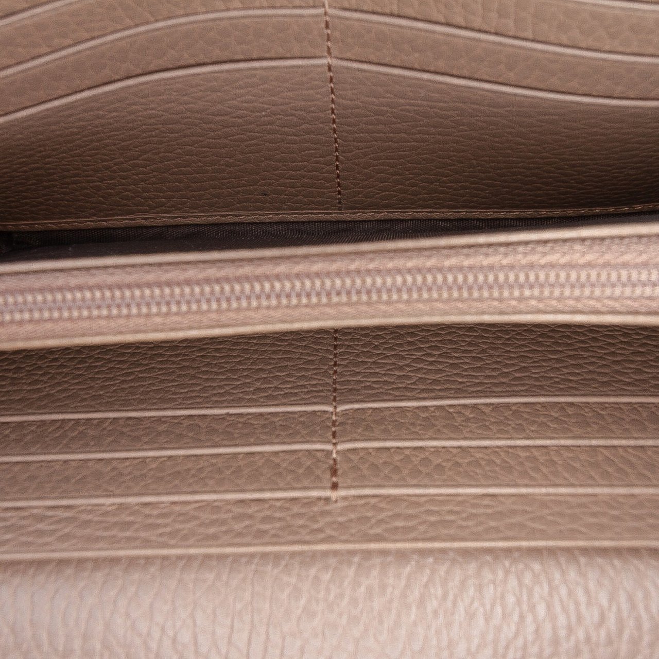 Gucci Bicolor GG Marmont GG Supreme Continental Wallet Bruin