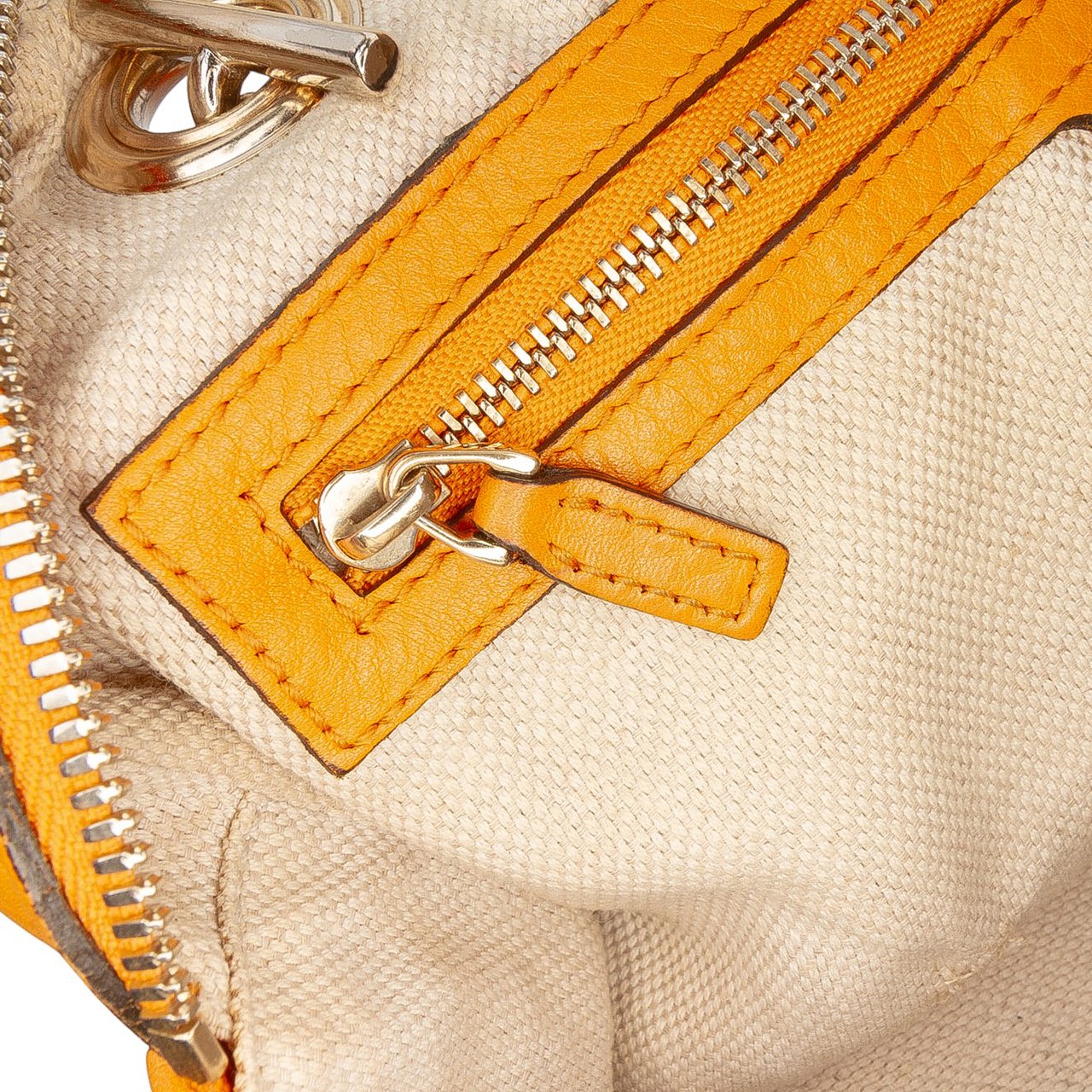 Gucci Leather Soho Chain Zip Shoulder Bag Oranje
