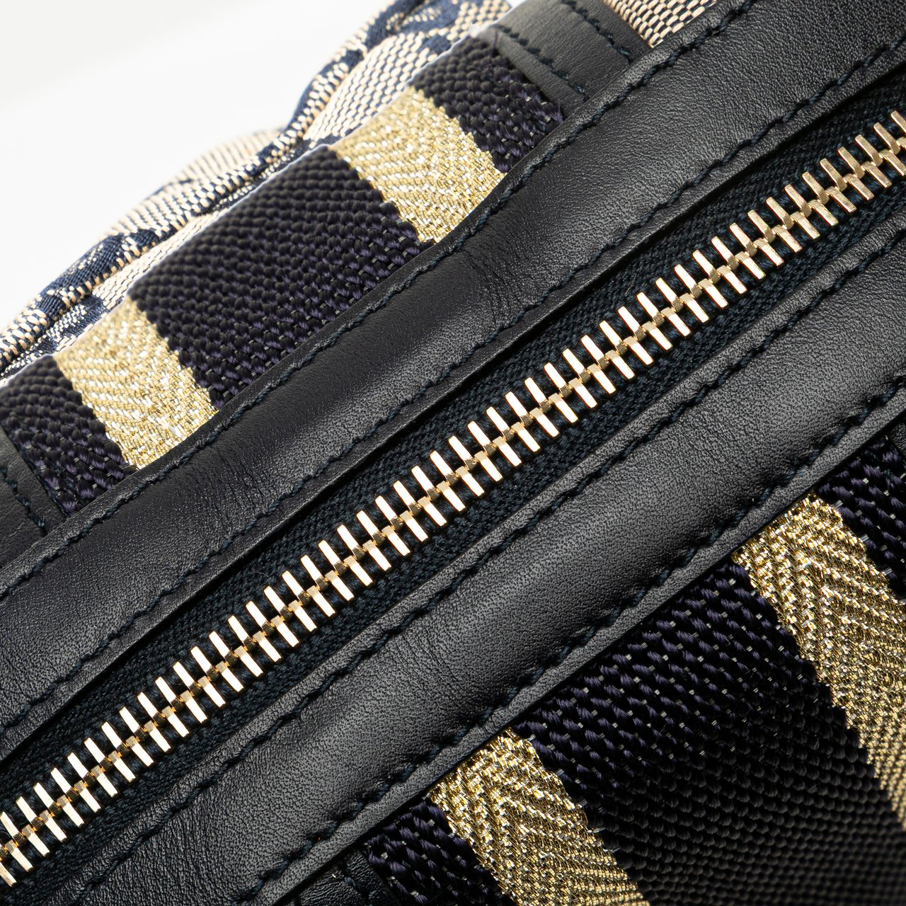 Gucci GG Canvas Web Pouch Bruin
