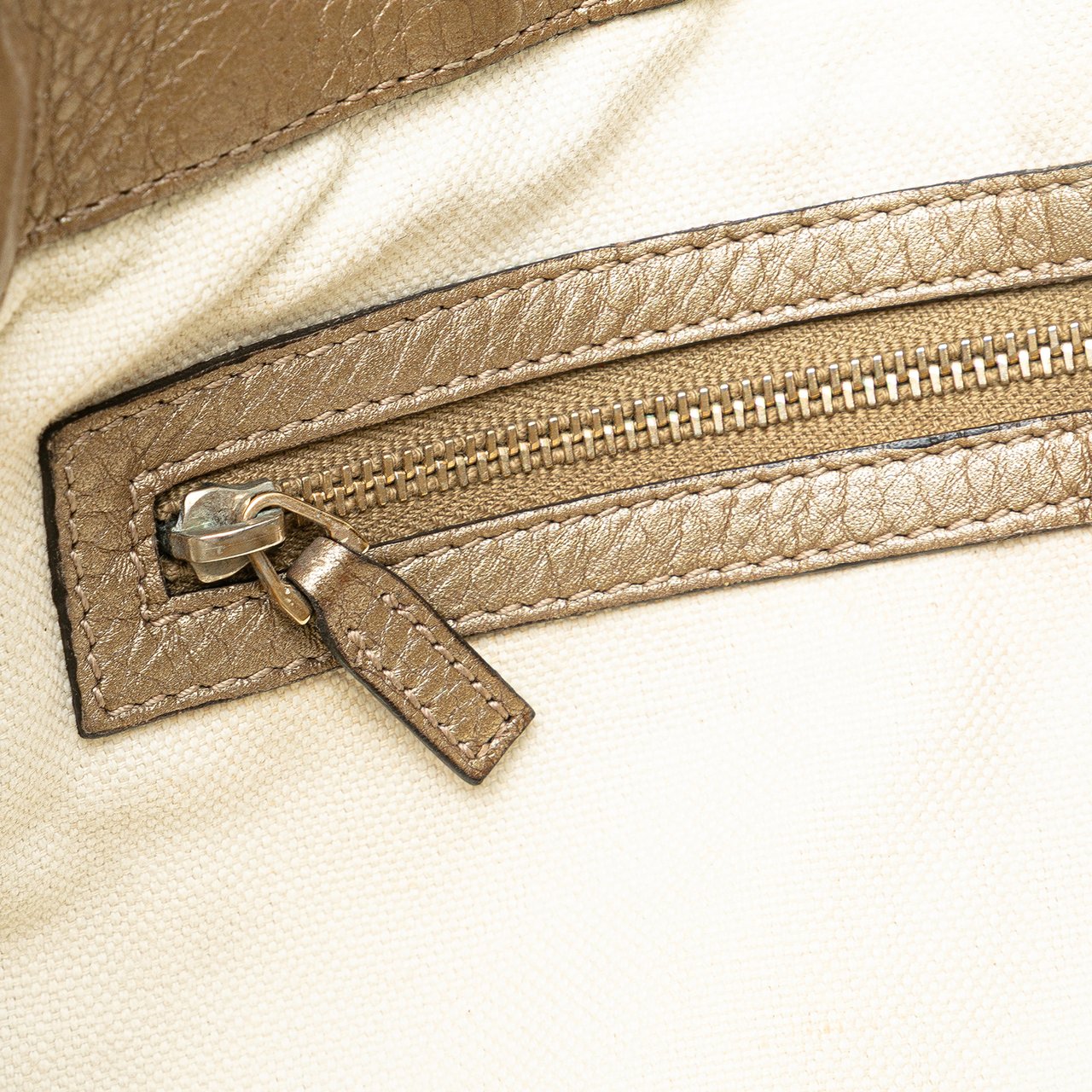 Gucci Large Leather Bella Tote Goud