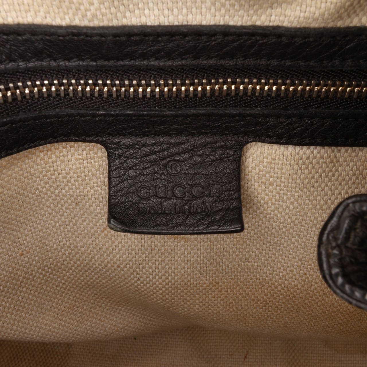 Gucci Medium Leather Soho Chain Tote Zwart