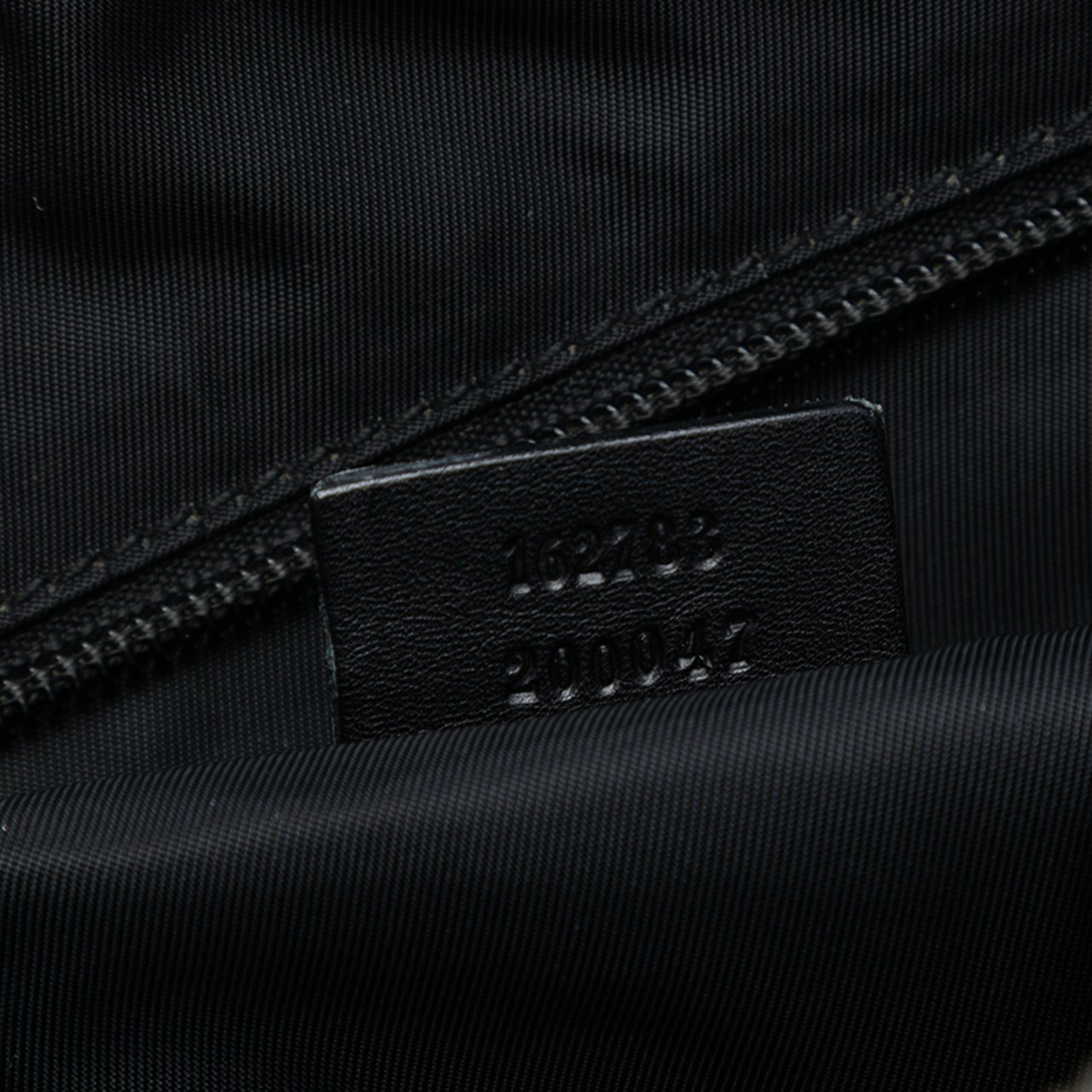 Gucci Guccissima Trimmed Nylon Crossbody Zwart