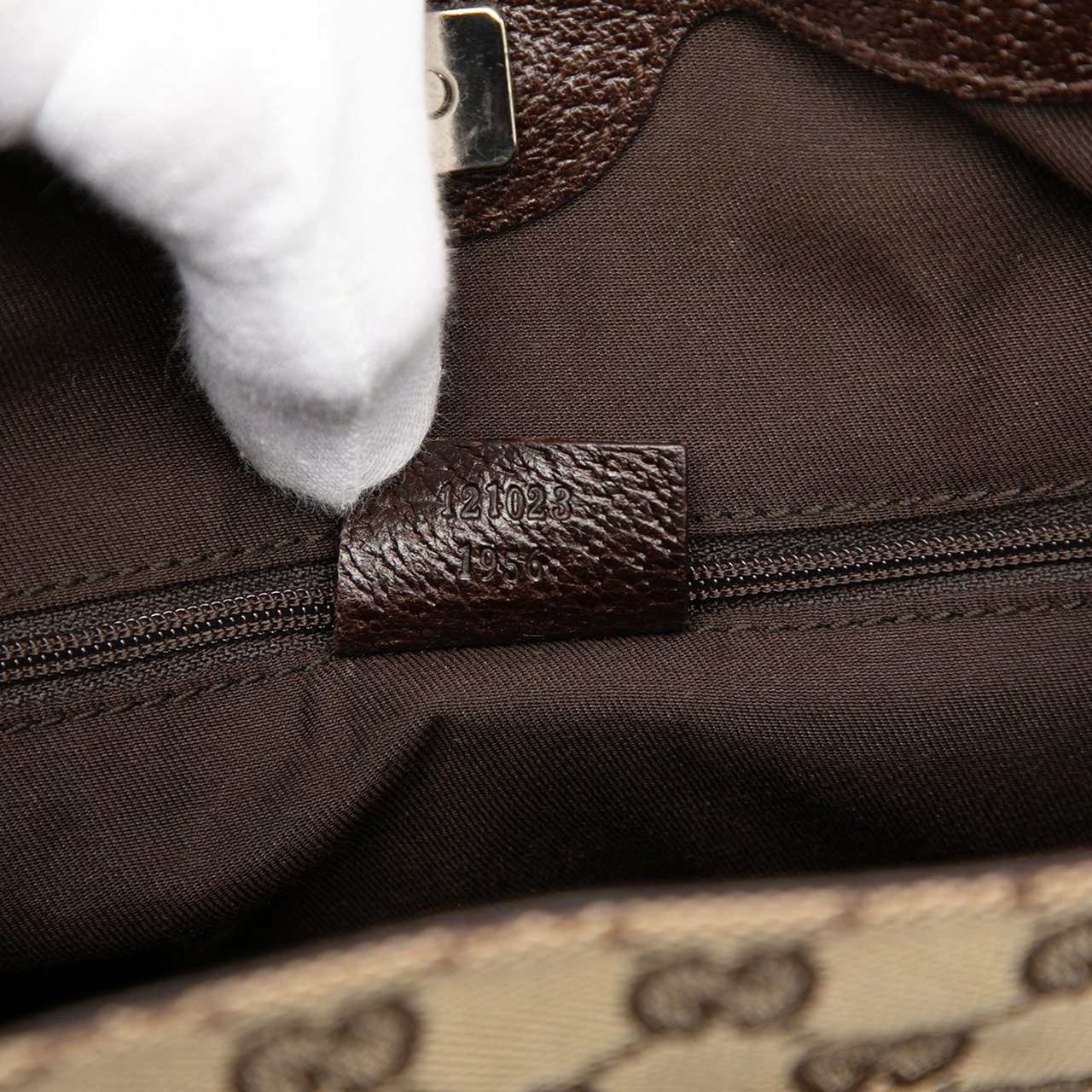 Gucci GG Canvas Eclipse Shoulder Bag Bruin