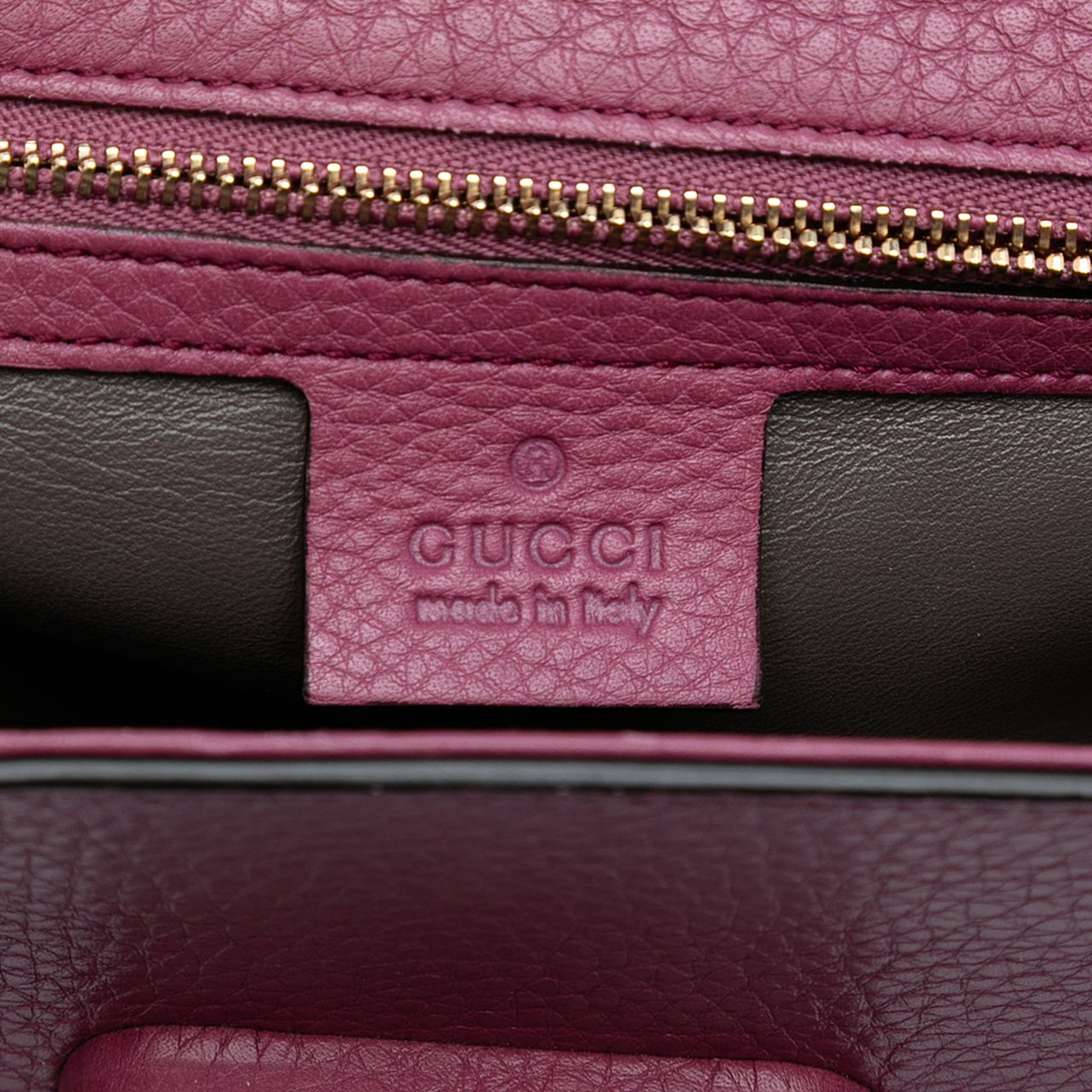 Gucci Medium Leather Miss Bamboo Crossbody Roze
