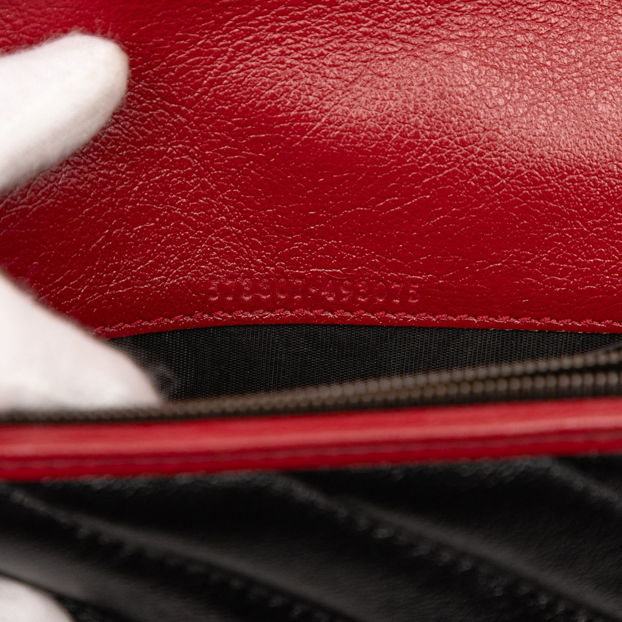 Gucci GG Marmont Matelasse Leather Torchon Wallet On Chain Zwart