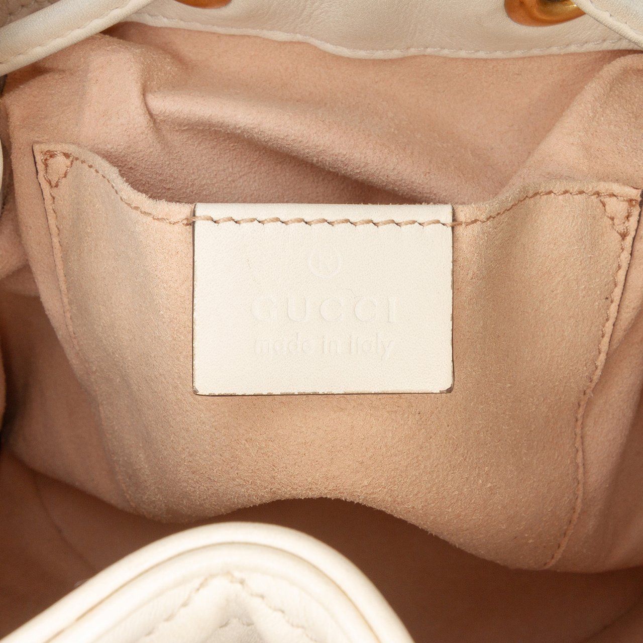 Gucci GG Marmont Matelasse Leather Bucket Bag Wit