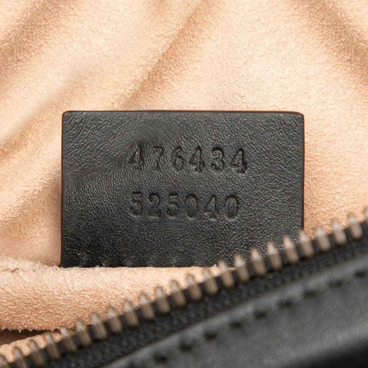 Gucci GG Marmont Matelasse Leather Belt Bag Zwart