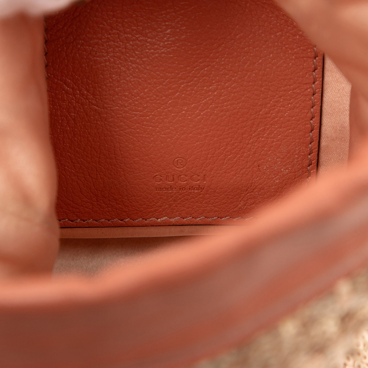 Gucci Small GG Marmont Sequined Diagonal Matelasse Leather Bucket Bag Roze