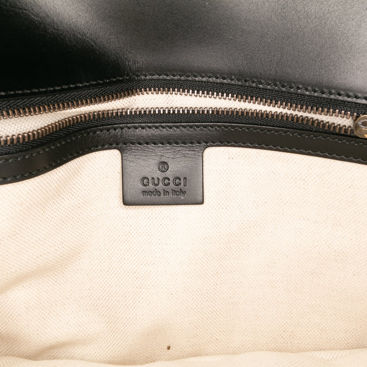 Gucci Medium GG Marmont Leather Chain Flap Zwart