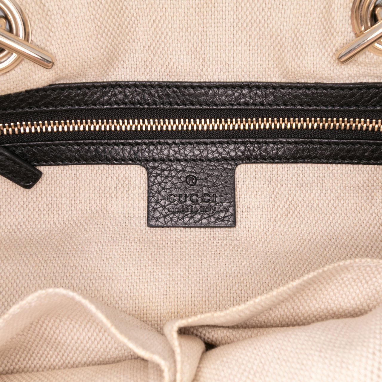 Gucci Pebbled Leather Soho Chain Zip Shoulder Bag Zwart