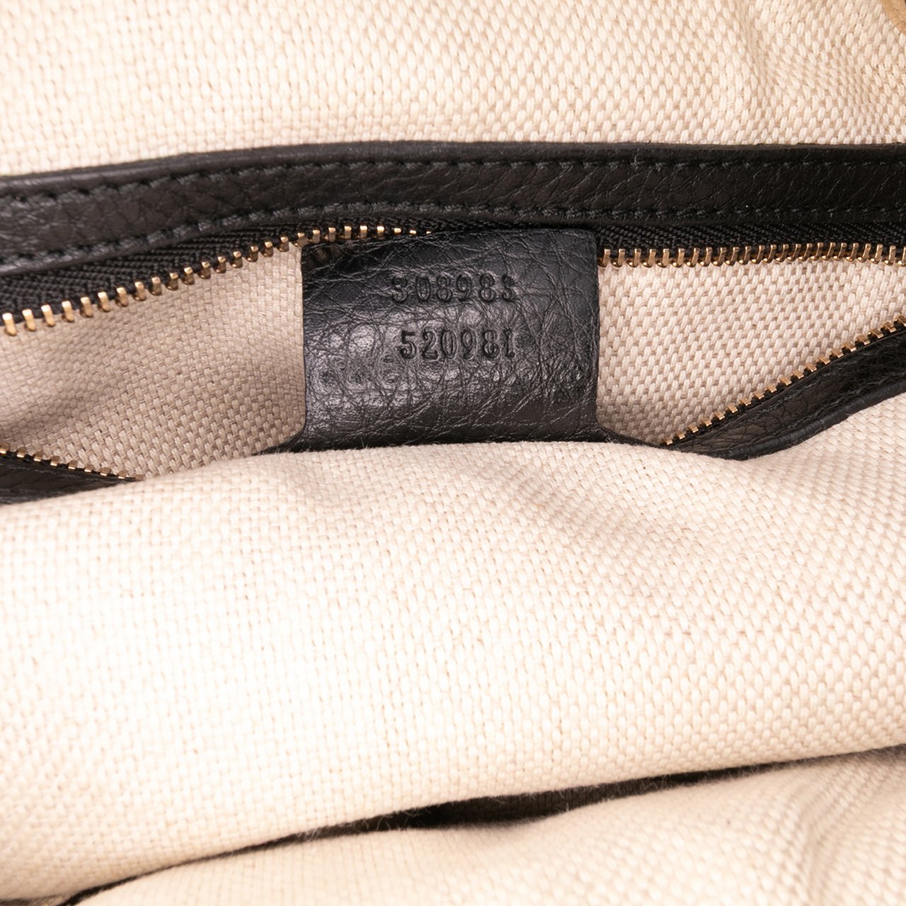 Gucci Pebbled Leather Soho Chain Zip Shoulder Bag Zwart