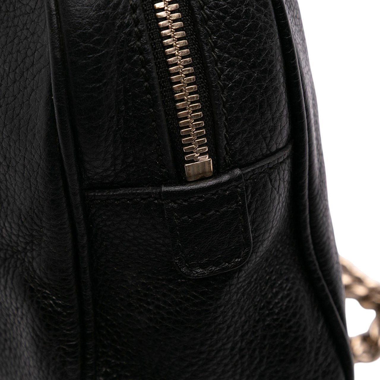 Gucci Pebbled Leather Soho Chain Zip Shoulder Bag Zwart