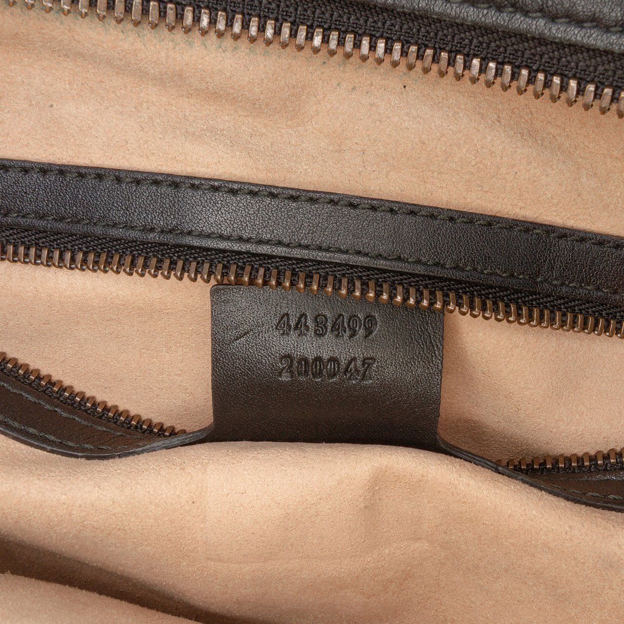 Gucci GG Marmont Matelasse Leather Crossbody Zwart