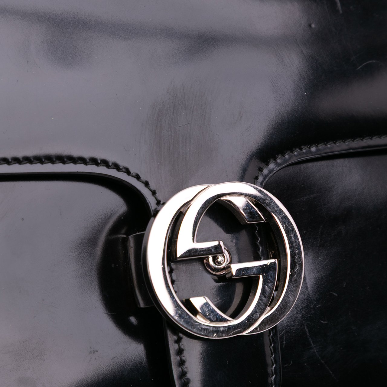 Gucci Medium Patent Dollar Interlocking G Crossbody Zwart