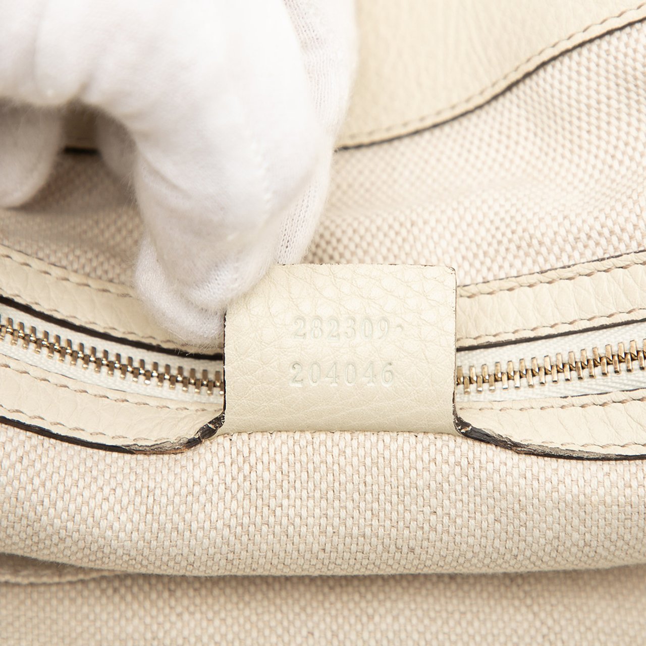 Gucci Medium Leather Soho Cellarius Tote Wit