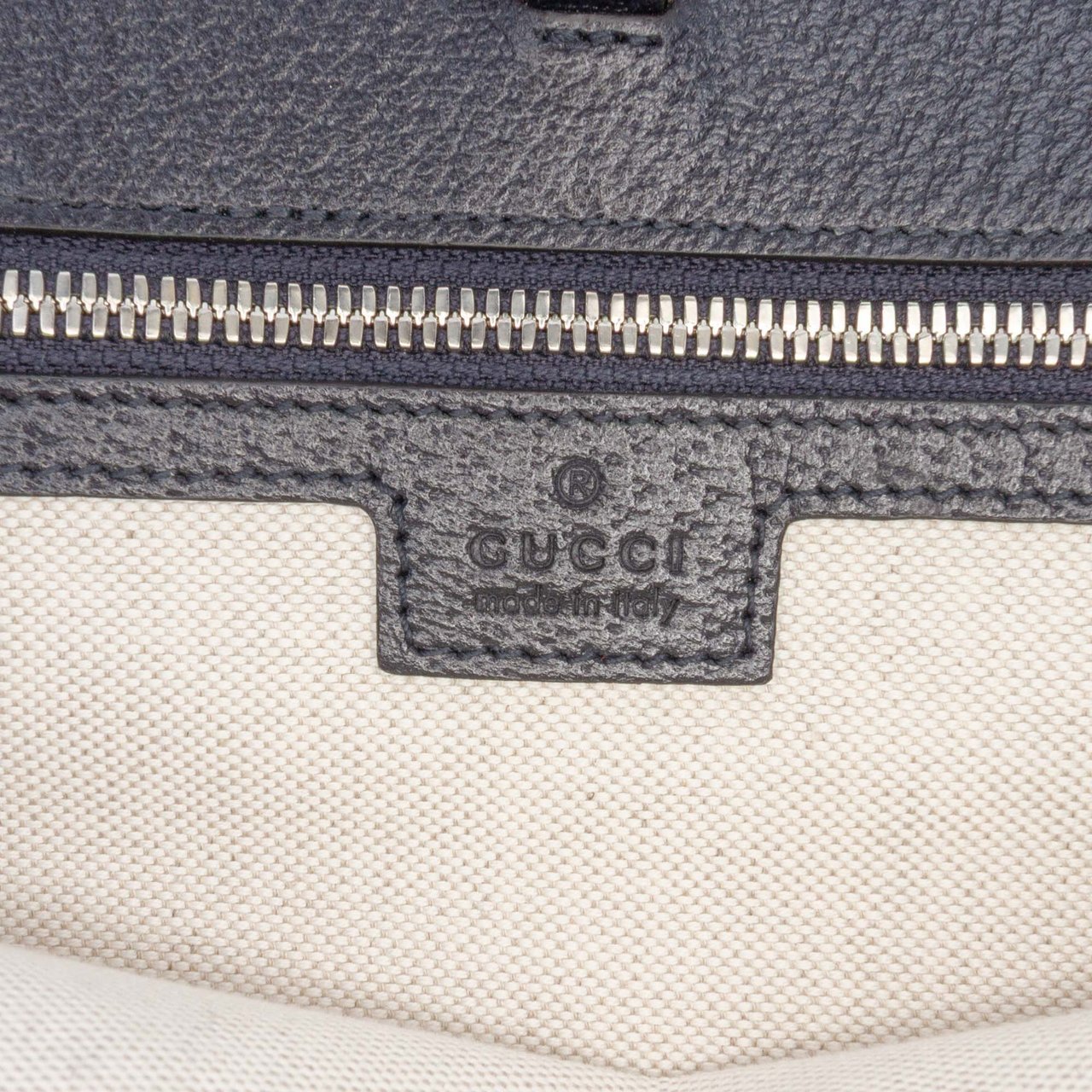 Gucci Small GG Supreme Interlocking G Tote Bruin