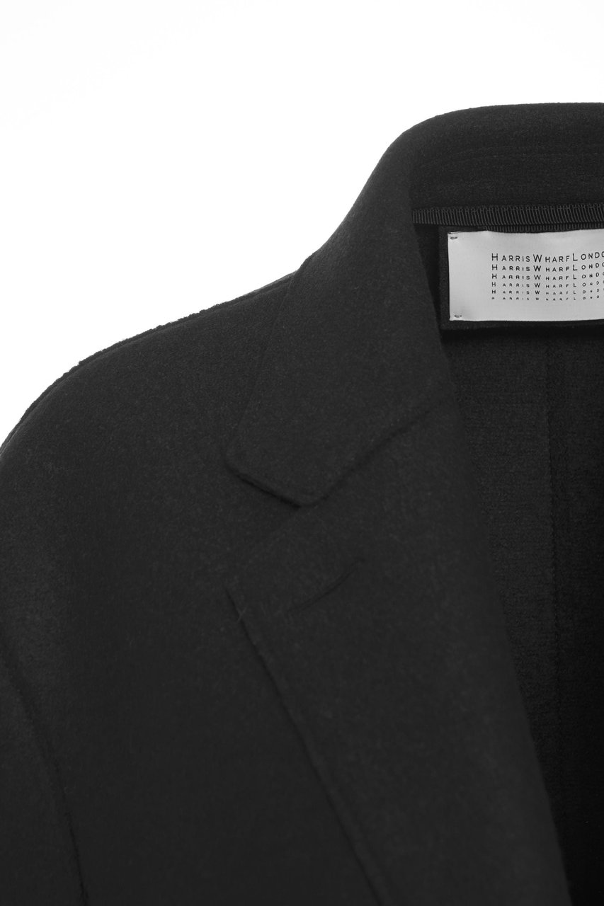 Harris Wharf London Virgin wool coat Zwart