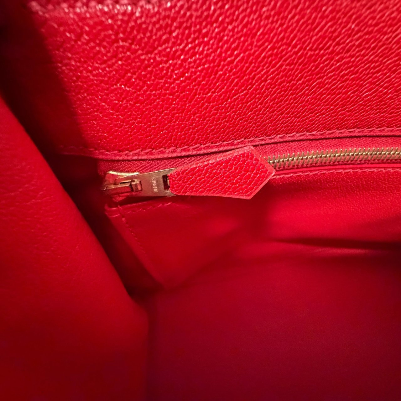Hermès Hermès Vintage Chèvre Mysore Retourné 35 Kelly Bag Rouge Vif goldene Hardware / sehr gut Rood