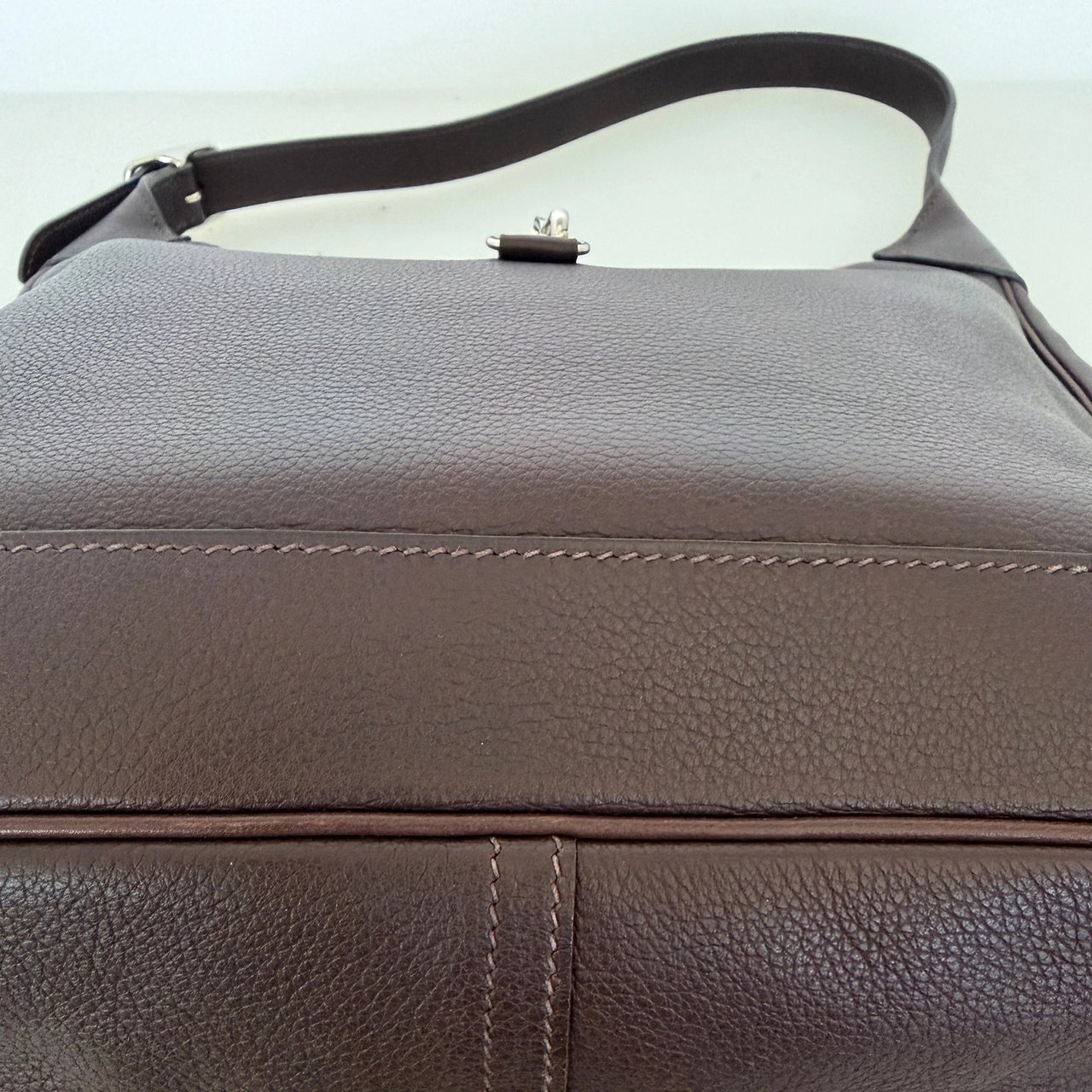 Hermès Trim 31 Shoulder Bag Brown Evergrain Leather / Good Bruin