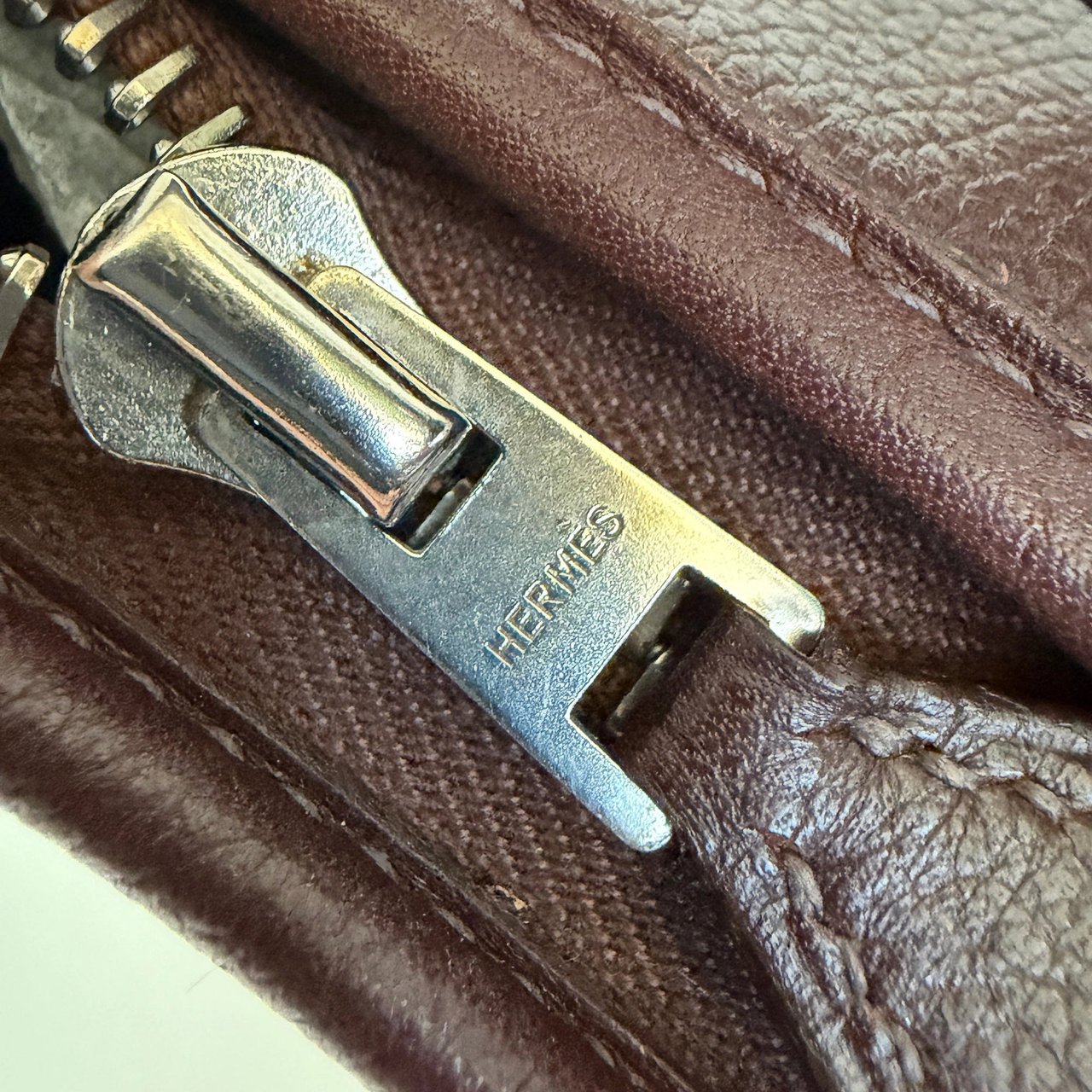 Hermès Trim 31 Shoulder Bag Brown Evergrain Leather / Good Bruin