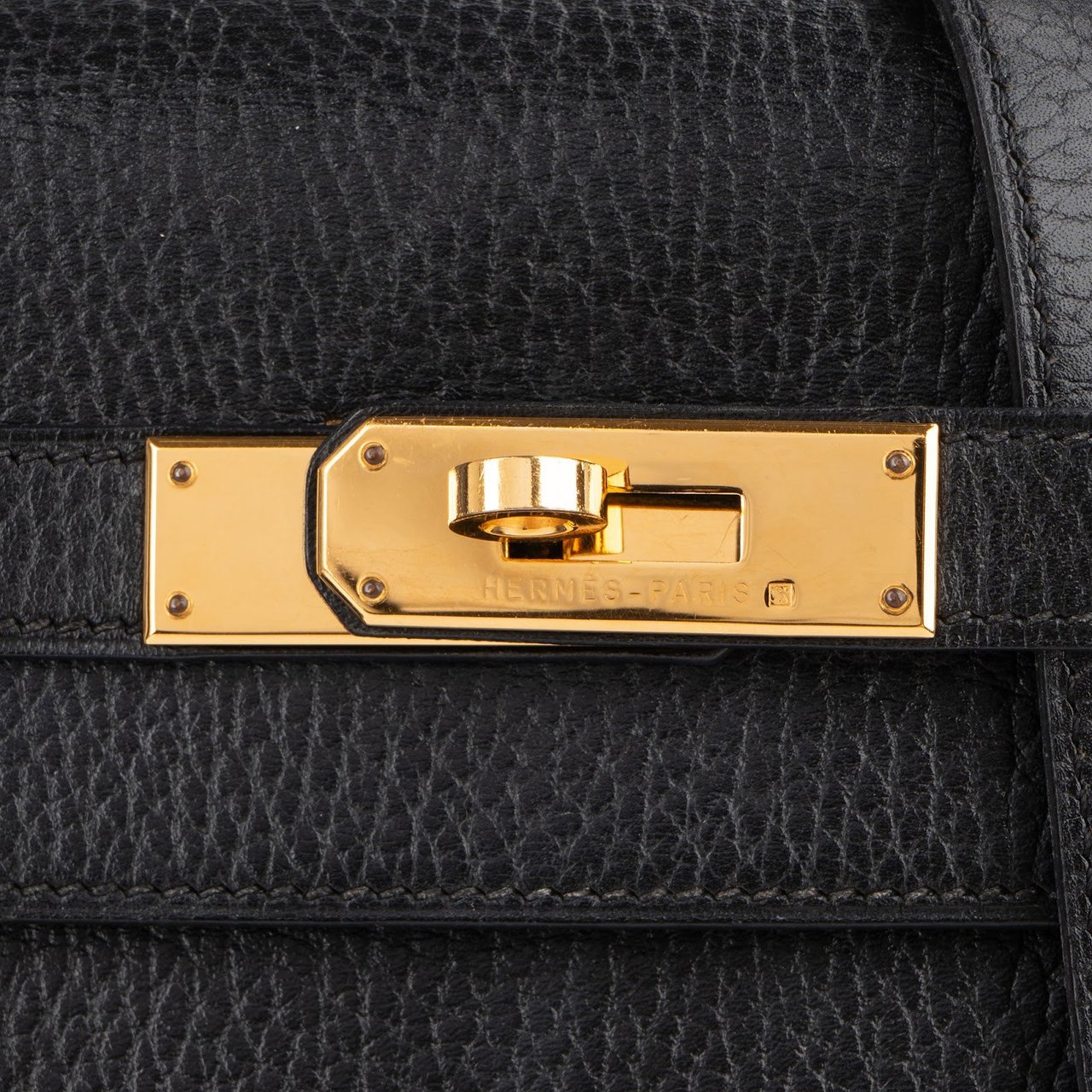 Hermès Ardennes Leather Kelly 35 Sellier Handbag GHW Zwart