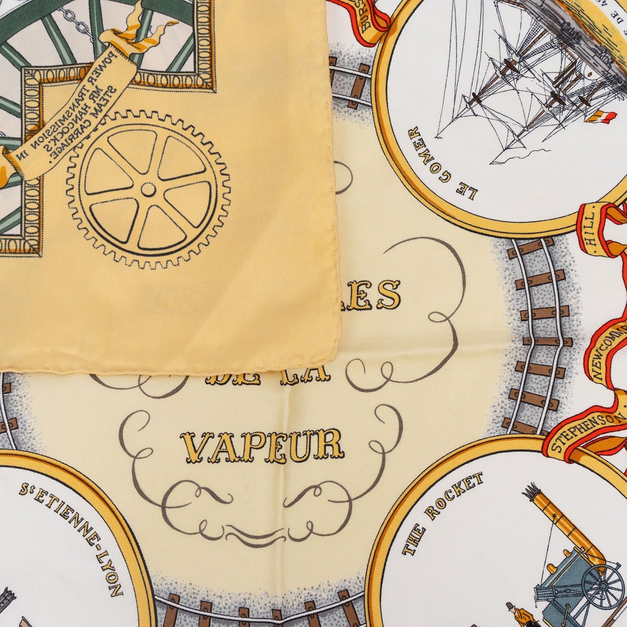 Hermès Les Merveilles de la Vapeur Silk Carre 90 Scarf Tuch Geel