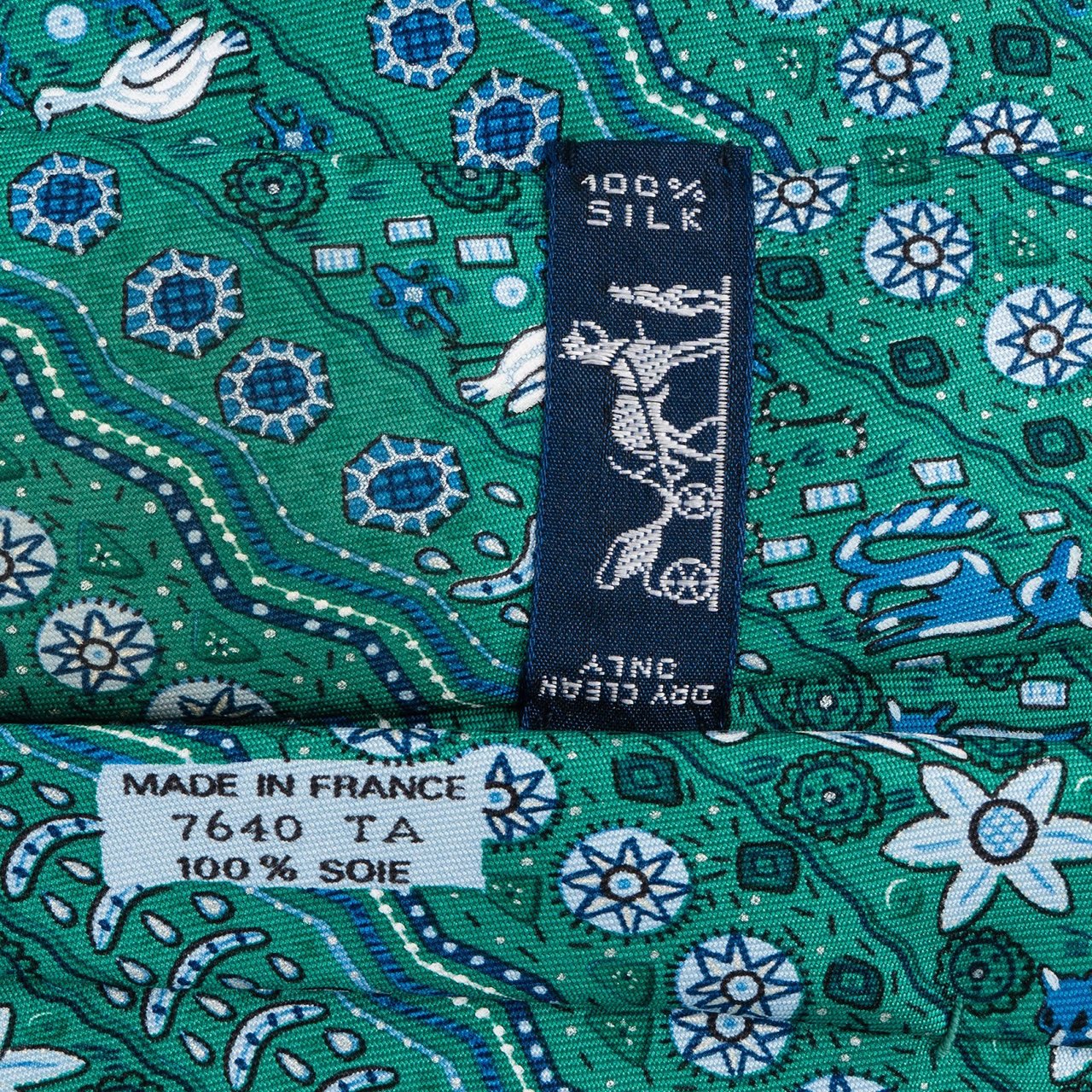 Hermès Printed Animal Wood Motif Silk Tie Krawatte Groen