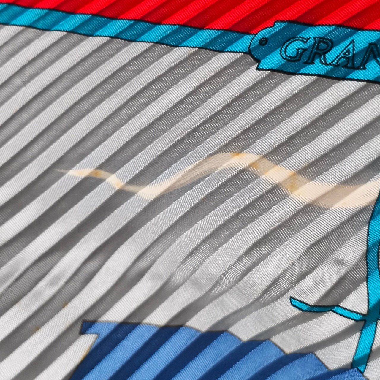 Hermès Sailor Print Plissé Tuch Scarf Rood