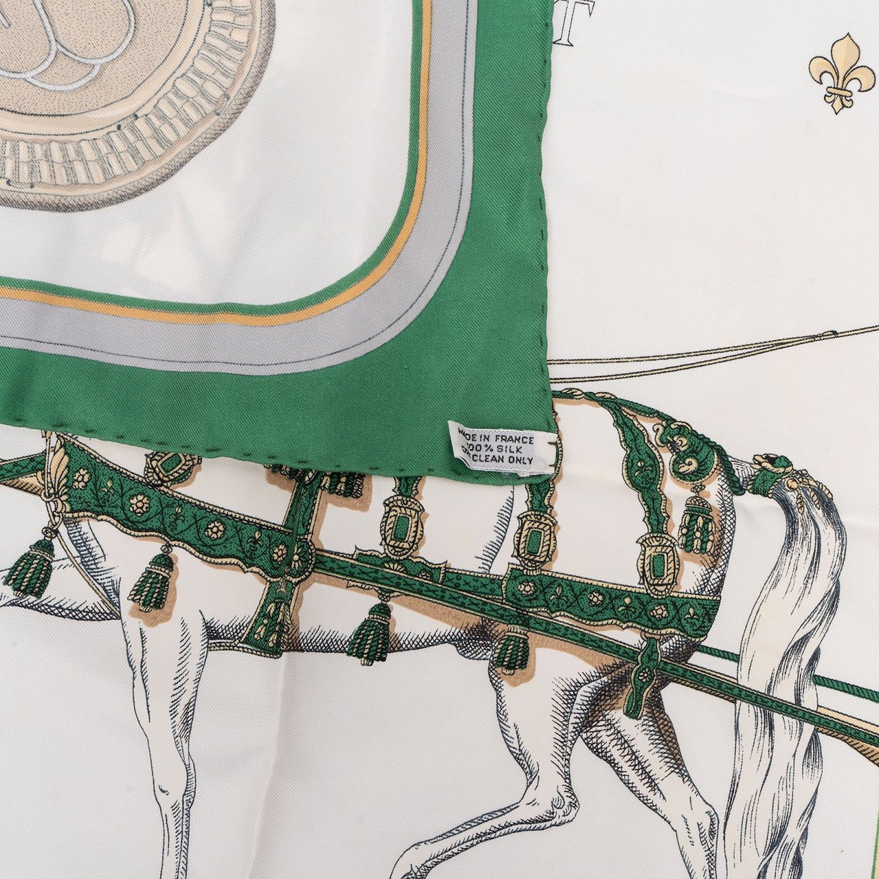 Hermès Grand Apparat Silk 90 Scarf Tuch Wit