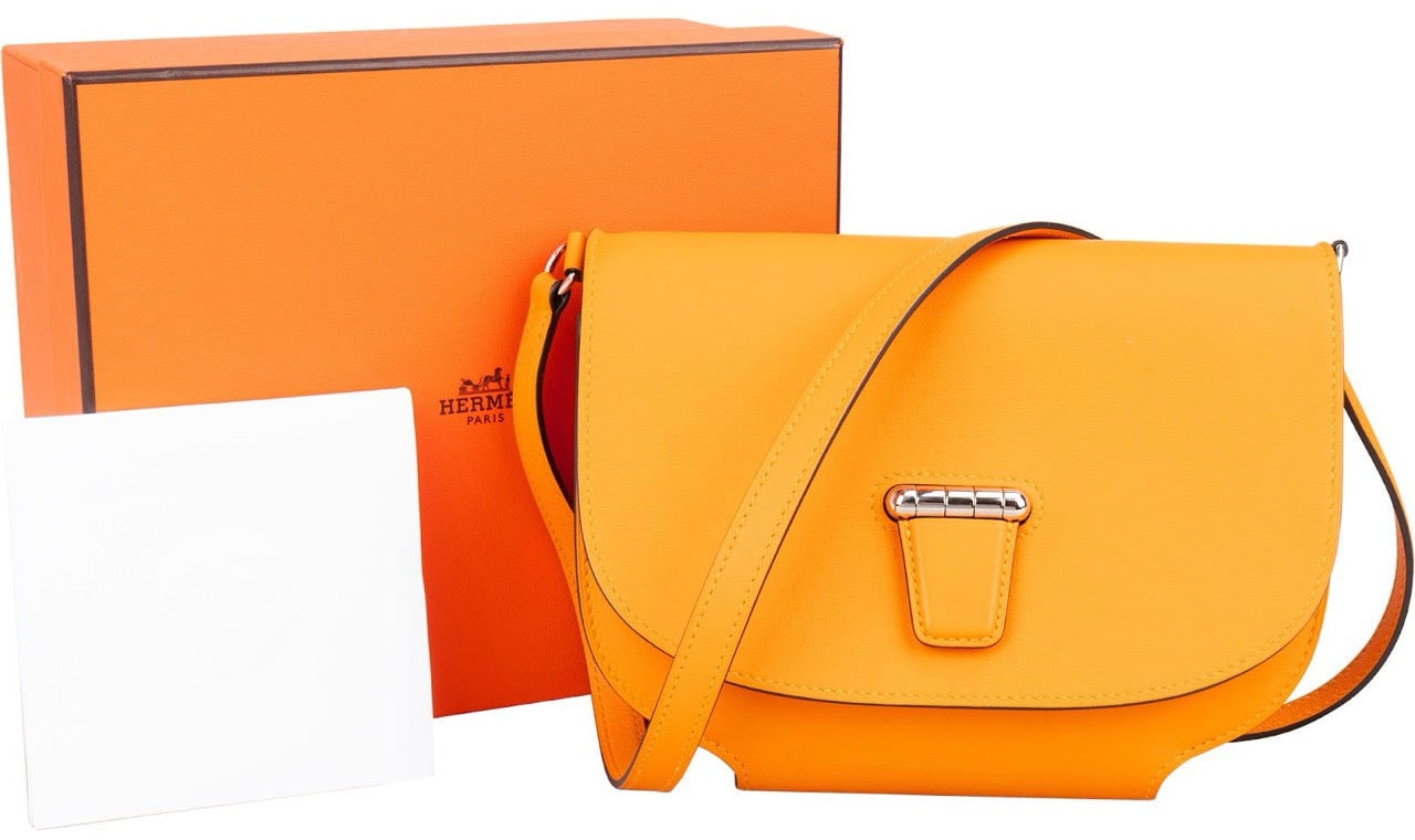 Hermès Swift Leather Convoyeur Crossbody Bag Geel